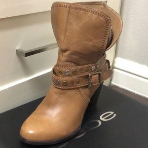 Fossil boots
